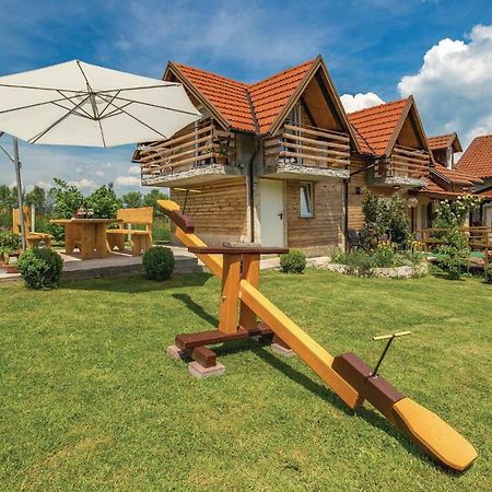 2 Bedroom Cozy Home In Licko Lesce Dış mekan fotoğraf